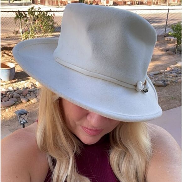 Vintage Saks Fifth Avenue Felt Hat Beige